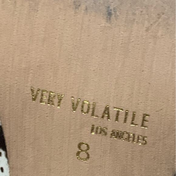 Very Volatile women’s leather Holstein pattern size 8 zipper ankle boots - Picture 2 of 11